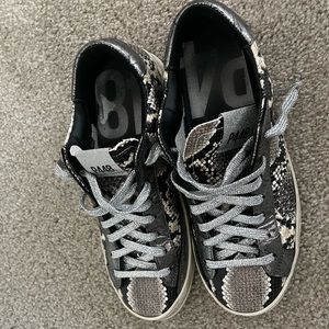 P448 Sneakers